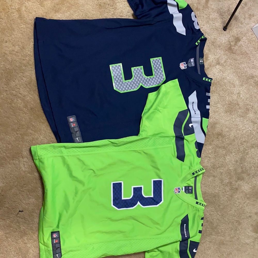 Seattle seahawk  color rush and away jersey for Russel Wilson youth Lager 14/16